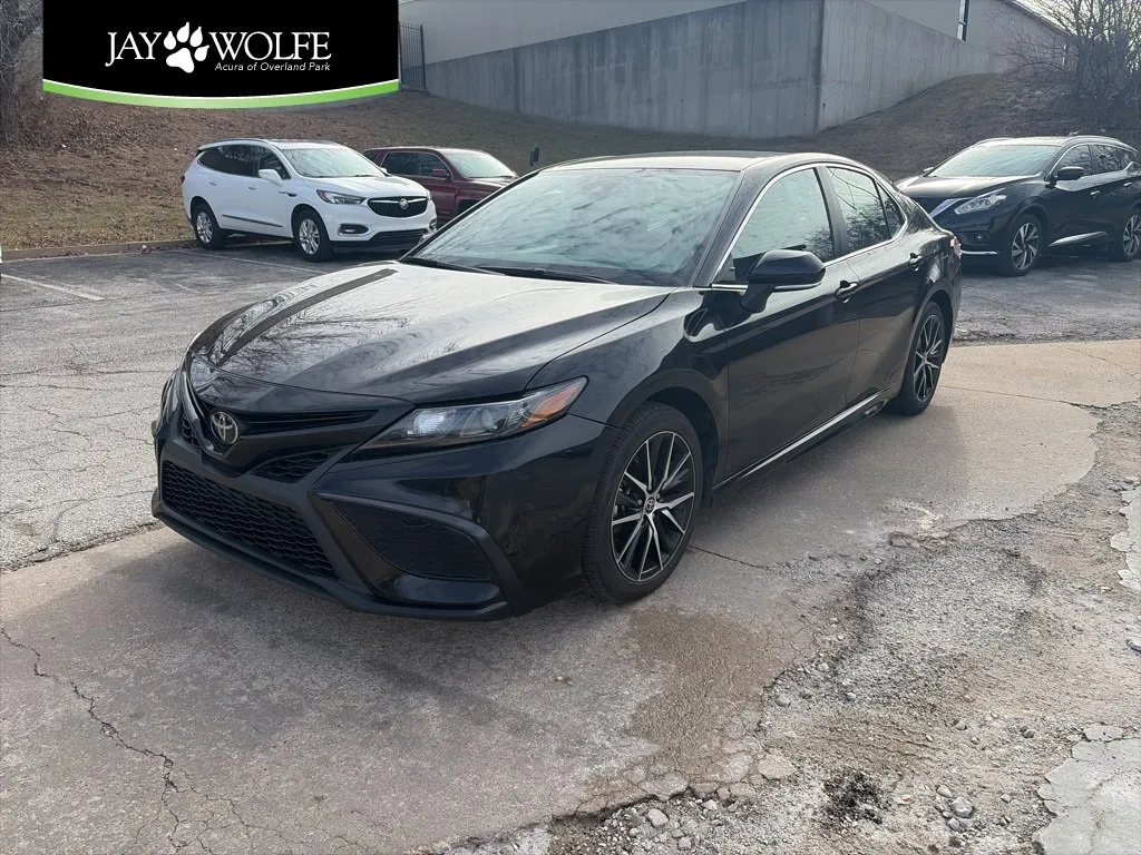 Black 2024 Toyota Camry SE for sale in Overland Park, KS