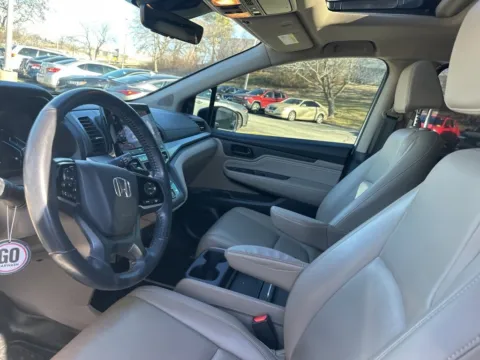 Photos of 2019 Honda Odyssey Touring for sale in Overland Park, KS at Acura of Overland Park