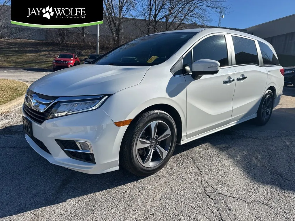White 2019 Honda Odyssey Touring for sale in Overland Park, KS