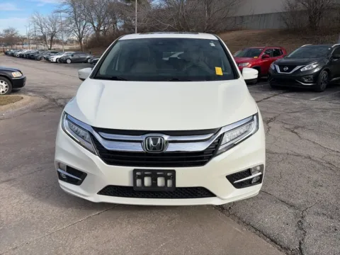 Photos of 2019 Honda Odyssey Touring for sale in Overland Park, KS at Acura of Overland Park