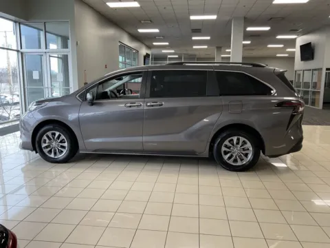 More photos of 2023 Toyota Sienna XLE at Acura of Overland Park, KS