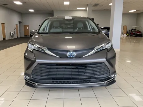Photos of 2023 Toyota Sienna XLE for sale in Overland Park, KS at Acura of Overland Park