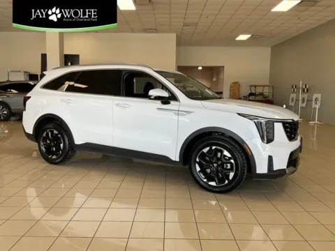 White 2024 Kia Sorento S for sale in Overland Park, KS