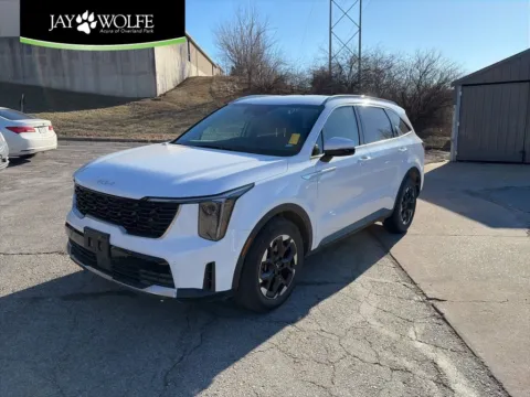 White 2024 Kia Sorento S for sale in Overland Park, KS