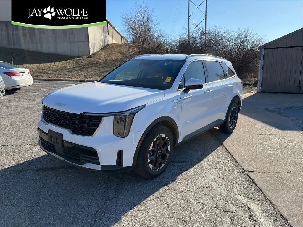 White 2024 Kia Sorento S for sale in Overland Park, KS