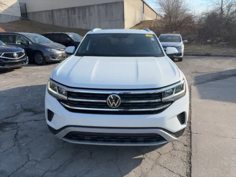 Photos of 2022 Volkswagen Atlas Cross Sport 3.6L V6 SE w/Technology for sale in Overland Park, KS at Acura of Overland Park
