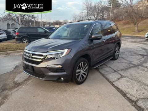 Gray 2017 Honda Pilot Elite for sale in Overland Park, KS