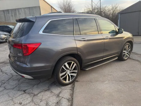 More photos of 2017 Honda Pilot Elite at Acura of Overland Park, KS