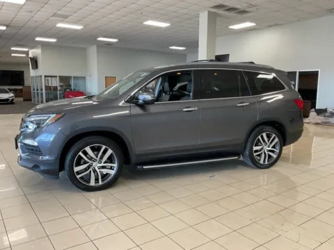 More photos of 2017 Honda Pilot Elite at Acura of Overland Park, KS