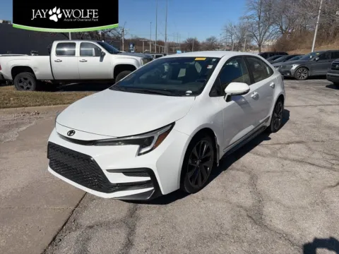 White 2023 Toyota Corolla SE for sale in Overland Park, KS