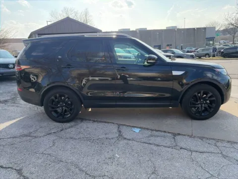 More photos of 2017 Land Rover Discovery HSE at Acura of Overland Park, KS