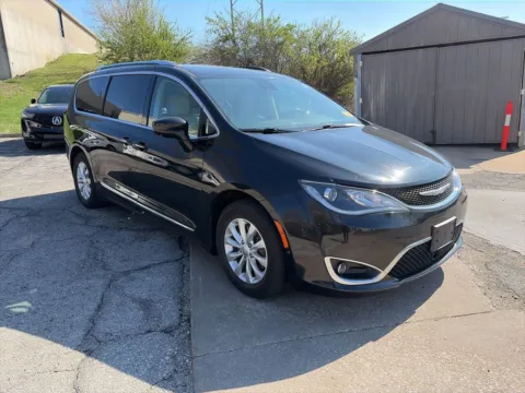 Another view of 2018 Chrysler Pacifica Touring L for sale in Overland Park, KS at Acura of Overland Park