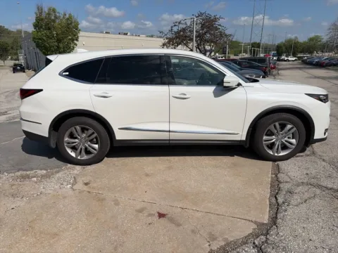 More photos of 2026 Acura MDX at Acura of Overland Park, KS