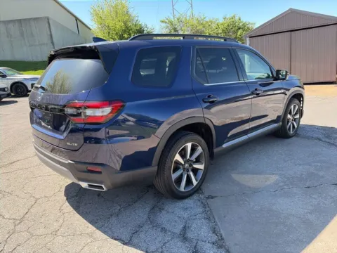 More photos of 2024 Honda Pilot Elite at Acura of Overland Park, KS