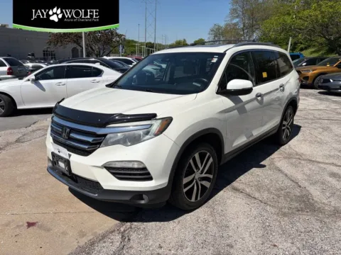 White 2017 Honda Pilot Touring for sale in Overland Park, KS