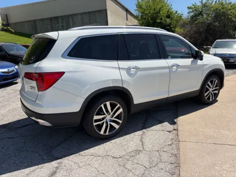 More photos of 2017 Honda Pilot Touring at Acura of Overland Park, KS
