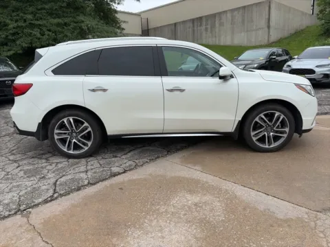 More photos of 2017 Acura MDX w/Advance Pkg at Acura of Overland Park, KS