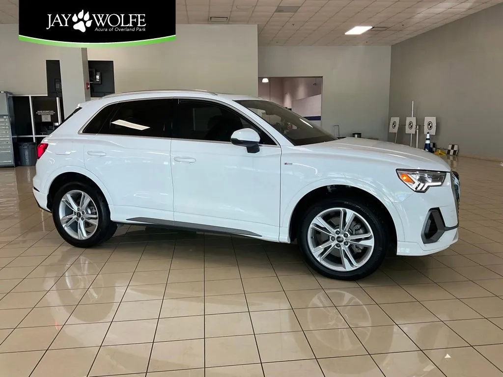 White 2023 Audi Q3 Premium for sale in Overland Park, KS