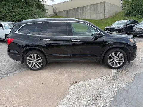 More photos of 2016 Honda Pilot Touring at Acura of Overland Park, KS