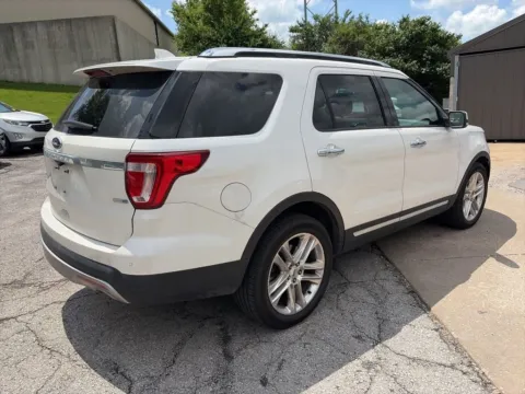 More photos of 2016 Ford Explorer Limited at Acura of Overland Park, KS