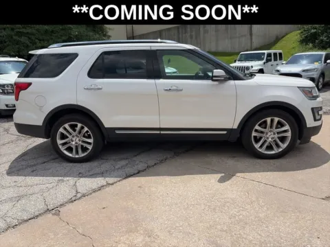 More photos of 2016 Ford Explorer Limited at Acura of Overland Park, KS