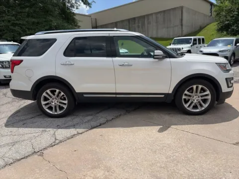 More photos of 2016 Ford Explorer Limited at Acura of Overland Park, KS