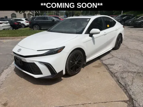 White 2025 Toyota Camry SE for sale in Overland Park, KS