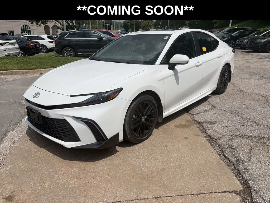 White 2025 Toyota Camry SE for sale in Overland Park, KS