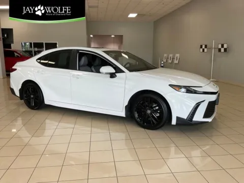 White 2025 Toyota Camry SE for sale in Overland Park, KS