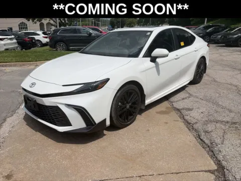 White 2025 Toyota Camry SE for sale in Overland Park, KS