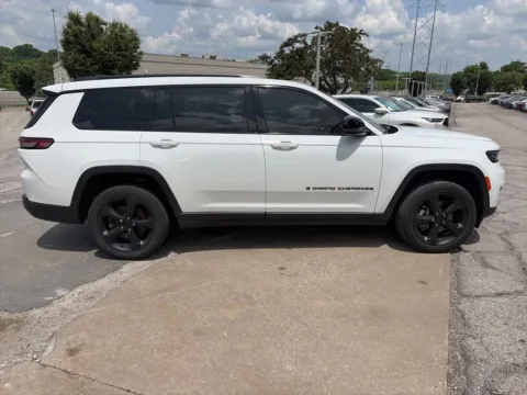 More photos of 2023 Jeep Grand Cherokee L Altitude at Acura of Overland Park, KS