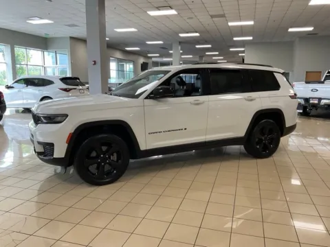 More photos of 2023 Jeep Grand Cherokee L Altitude at Acura of Overland Park, KS