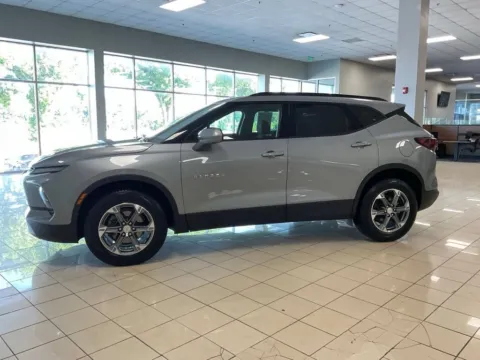 More photos of 2024 Chevrolet Blazer LT at Acura of Overland Park, KS