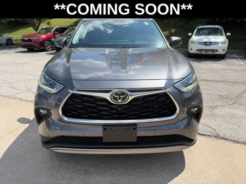 Photos of 2022 Toyota Highlander Platinum for sale in Overland Park, KS at Acura of Overland Park