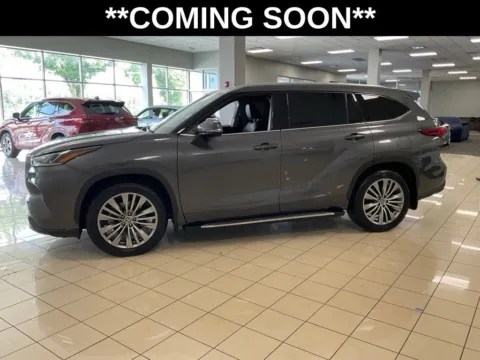 More photos of 2022 Toyota Highlander Platinum at Acura of Overland Park, KS