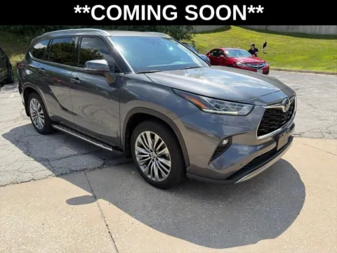 Another view of 2022 Toyota Highlander Platinum for sale in Overland Park, KS at Acura of Overland Park