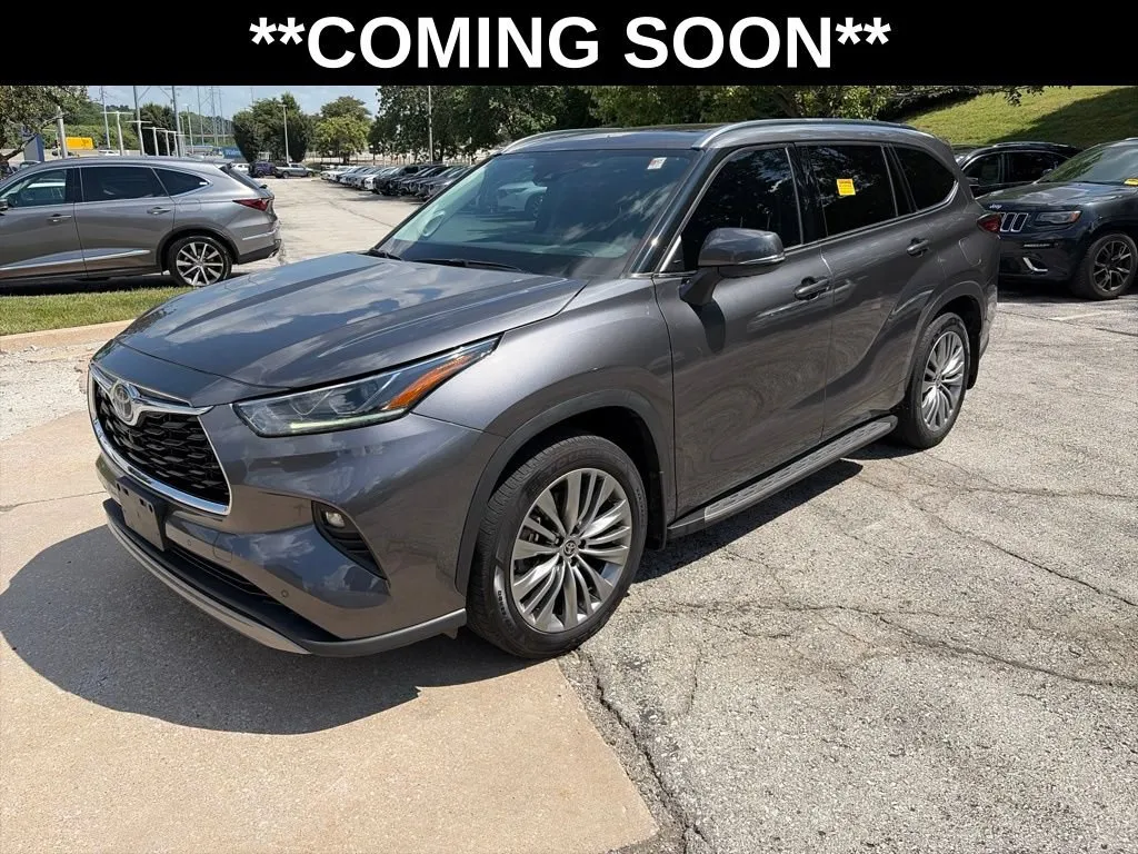 Gray 2022 Toyota Highlander Platinum for sale in Overland Park, KS
