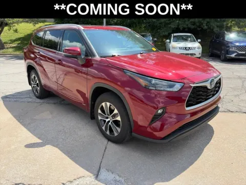 Another view of 2022 Toyota Highlander Hybrid XLE for sale in Overland Park, KS at Acura of Overland Park