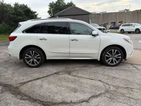 More photos of 2019 Acura MDX w/Advance Pkg at Acura of Overland Park, KS