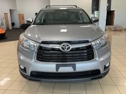 Photos of 2016 Toyota Highlander XLE for sale in Overland Park, KS at Acura of Overland Park