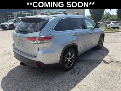 More photos of 2016 Toyota Highlander XLE at Acura of Overland Park, KS