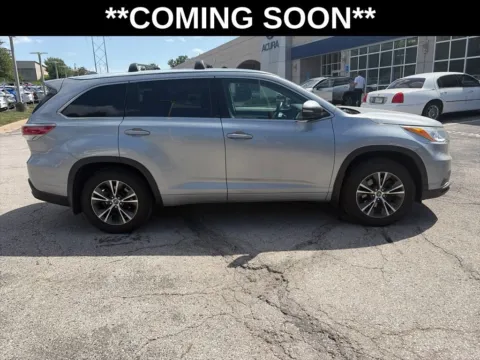 More photos of 2016 Toyota Highlander XLE at Acura of Overland Park, KS