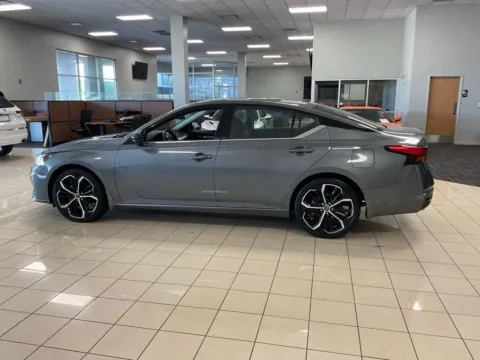 More photos of 2024 Nissan Altima 2.5 SR at Acura of Overland Park, KS