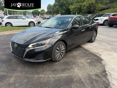 Black 2023 Nissan Altima 2.5 SV for sale in Overland Park, KS