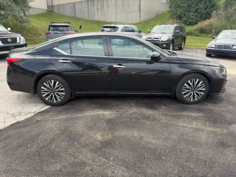 More photos of 2023 Nissan Altima 2.5 SV at Acura of Overland Park, KS