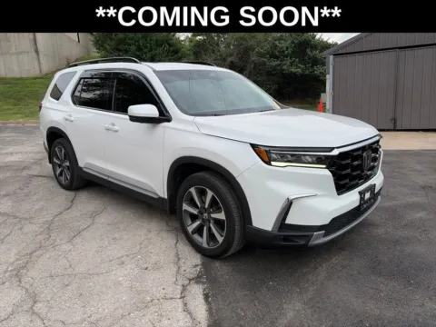 Another view of 2023 Honda Pilot Elite for sale in Overland Park, KS at Acura of Overland Park