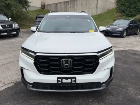 Photos of 2023 Honda Pilot Elite for sale in Overland Park, KS at Acura of Overland Park