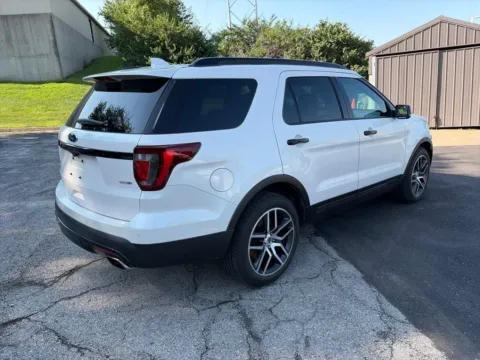 More photos of 2017 Ford Explorer Sport at Acura of Overland Park, KS