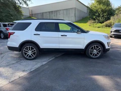 More photos of 2017 Ford Explorer Sport at Acura of Overland Park, KS