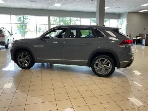 More photos of 2024 Volkswagen Atlas Cross Sport 2.0T SEL R-Line at Acura of Overland Park, KS
